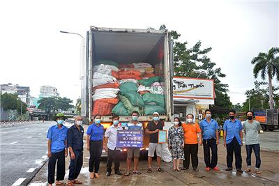 Image: Chuyến xe nghĩa tình của cán bộ và nhân dân Tỉnh Thanh Hóa hỗ trợ người dân Quận 10