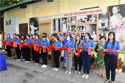 Image: Khai mạc triển lãm ảnh Bác Hồ với ngành Văn hóa