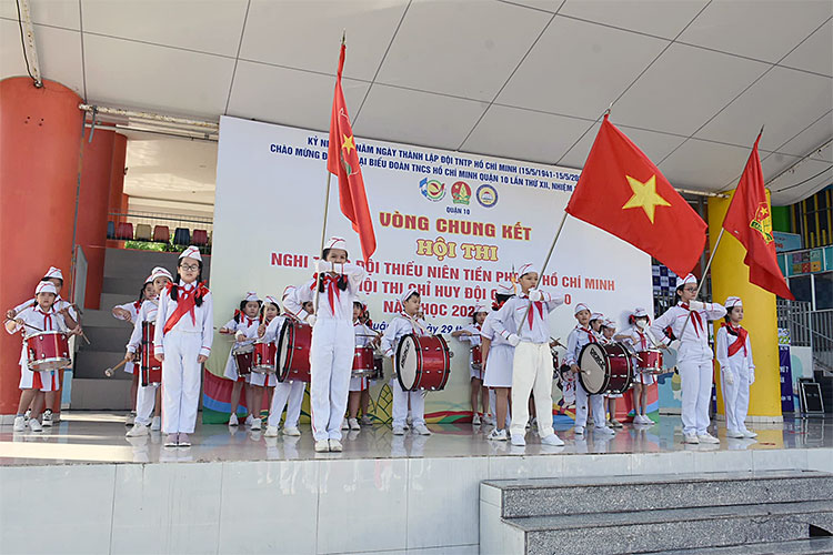 Image: Vòng chung kết hội thi nghi thức đội TNTP Hồ Chí Minh và chỉ huy Đội giỏi Quận 10 năm 2022
