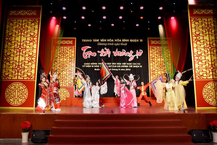 Image: Chương trình kỷ niệm ngày Di sản văn hóa Việt Nam (23/11) và kỷ niệm 10 năm thành lập Câu lạc bộ Cải lương trẻ Quận 10
