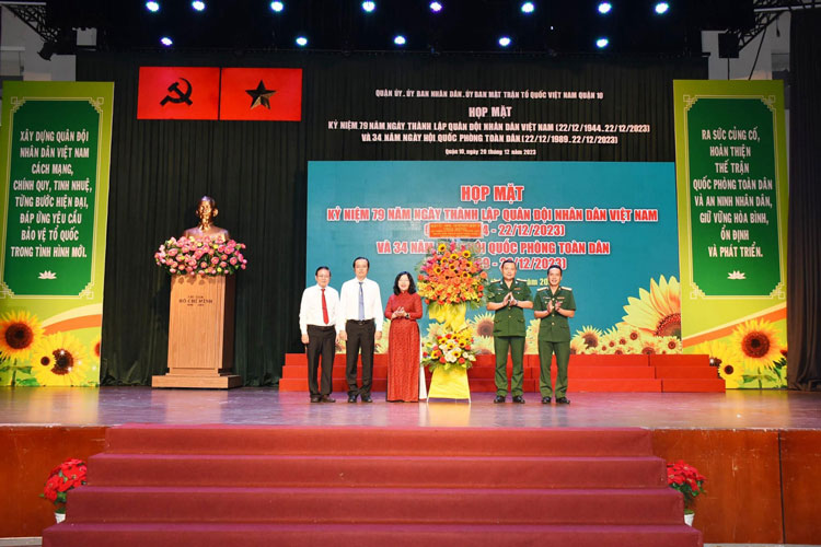 Image: Họp mặt kỷ niệm 79 năm Ngày thành lập Quân đội nhân dân Việt Nam (22/12/1944 – 22/12/2023) và 34 năm Ngày hội Quốc phòng toàn dân (22/12/1989 – 22/12/2023)